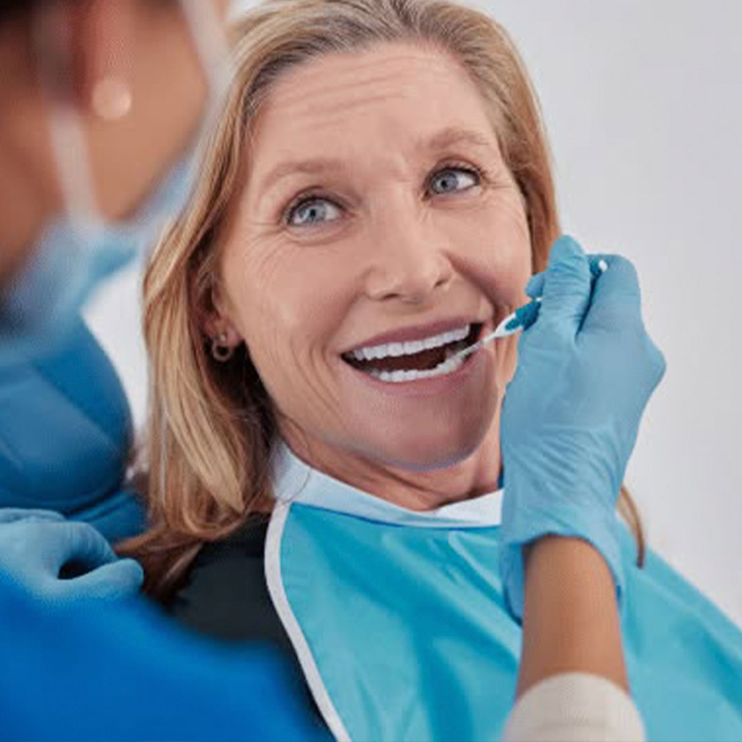 Infographic showing the average cost of dental implants in Los Algodones Mexico versus typical US dental prices.